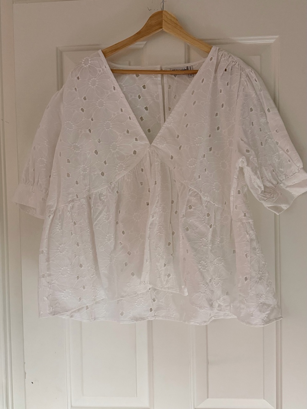 NWOT ASOS White Eyelet V-Neck Peplum Blouse - Picture 1 of 3